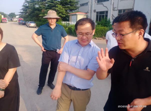 1659574751498195.bmp 工作快訊55期 體系崗位科學(xué)家在威海涉果企業(yè)考察調(diào)研并指導(dǎo)工作.bmp